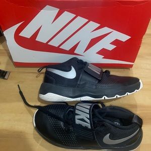 NIKE TEAM HUSTLE YOUTH SIZE 4.5Y HIGH TOP NON MARKABLE SOLE IN BLACK AND SILVER